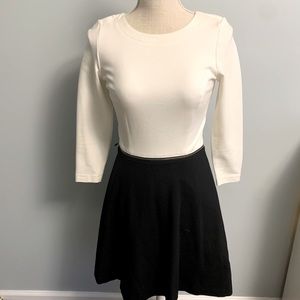 Banana Republic Black/White Dress - Zipper Waist/0P